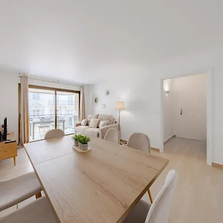 2 Bedrooms - 141a Cannes